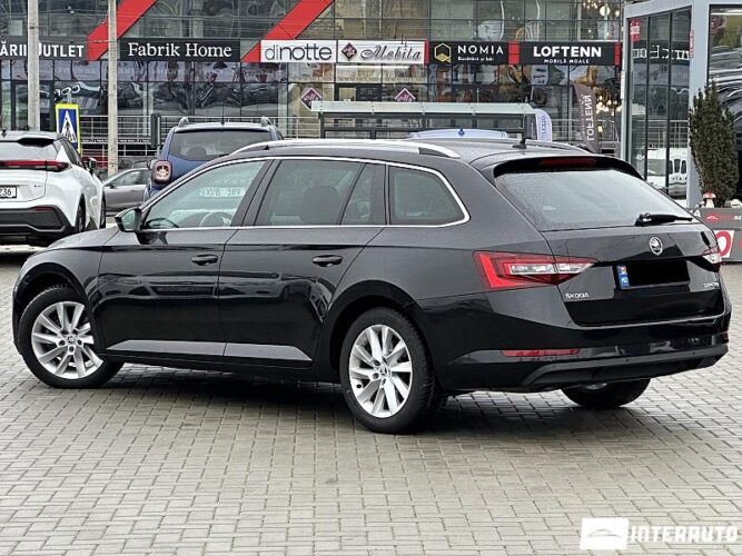 Skoda Superb 36 interauto-car