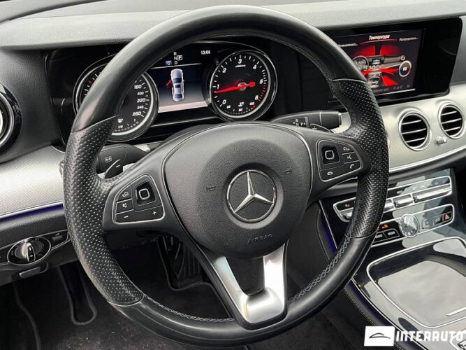 Mercedes E 220 38 interauto-car