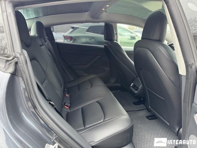 Tesla Model 3 43 interauto-car