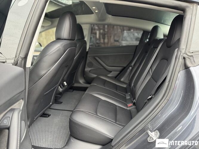 Tesla Model 3 42 interauto-car
