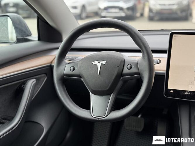 Tesla Model 3 35 interauto-car