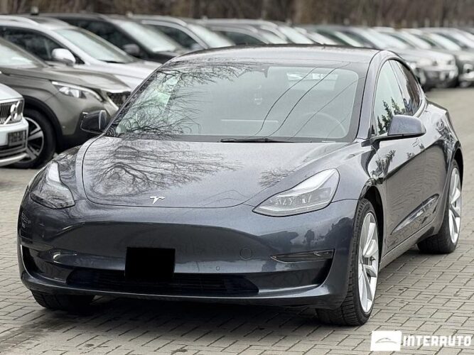 Tesla Model 3 28 interauto-car