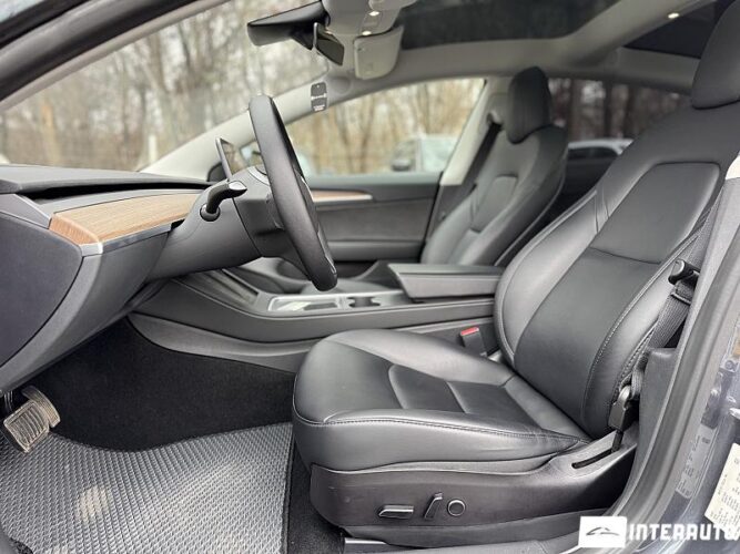 Tesla Model 3 33 interauto-car