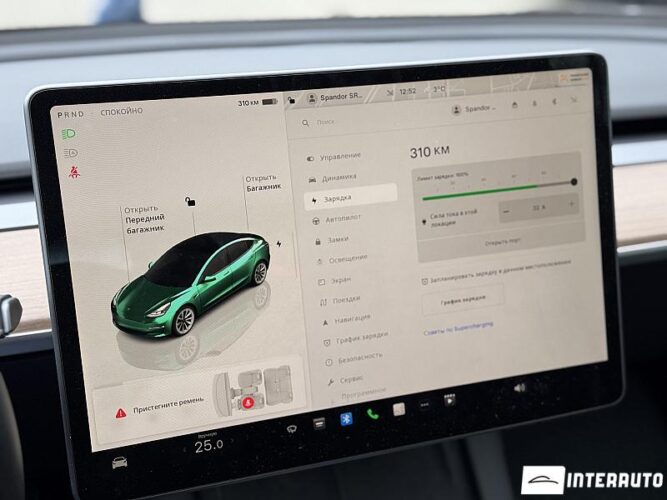 Tesla Model 3 38 interauto-car