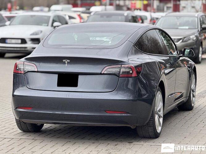 Tesla Model 3 31 interauto-car