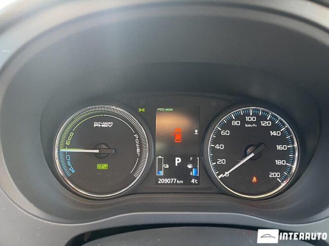 Mitsubishi Outlander 30 interauto-car