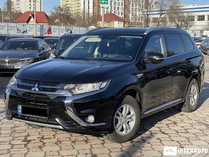 Mitsubishi Outlander 24 interauto-car