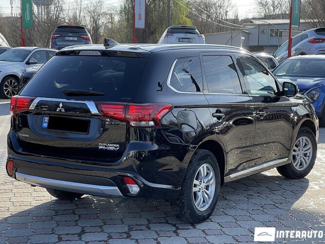 Mitsubishi Outlander 26 interauto-car