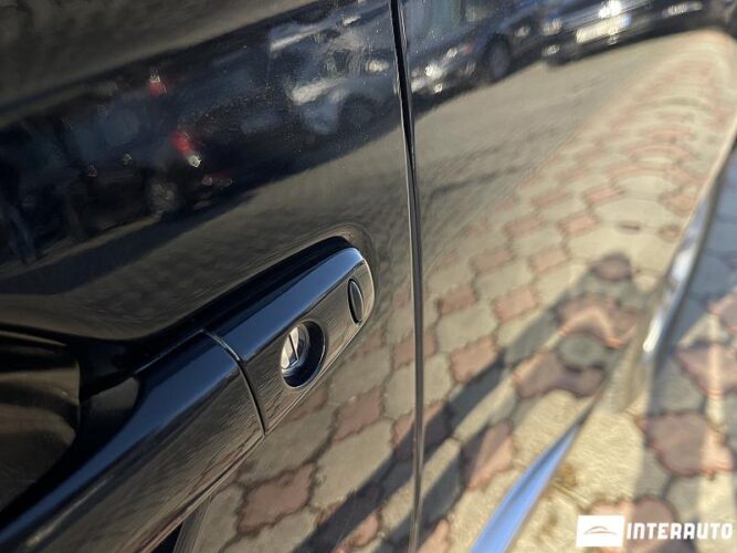 Mitsubishi Outlander 28 interauto-car