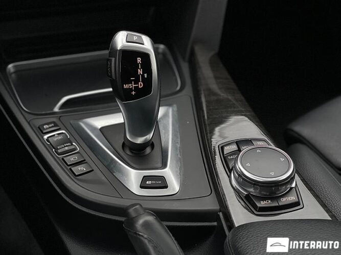 BMW 330E 44 interauto-car