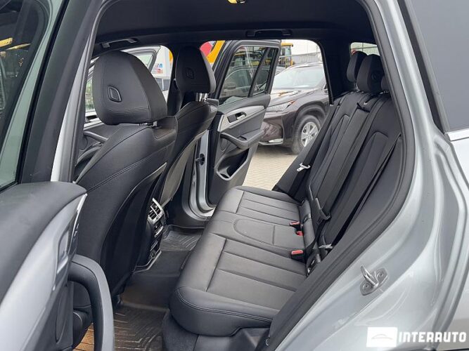 BMW X3 3.0e 48 interauto-car