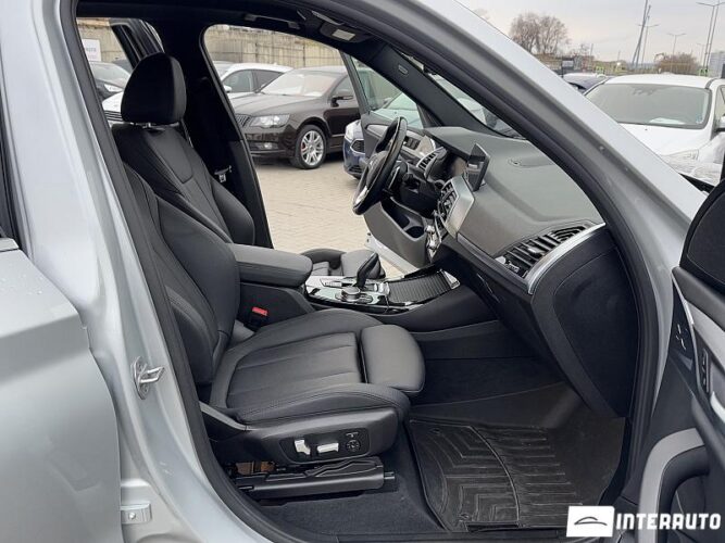 BMW X3 3.0e 50 interauto-car