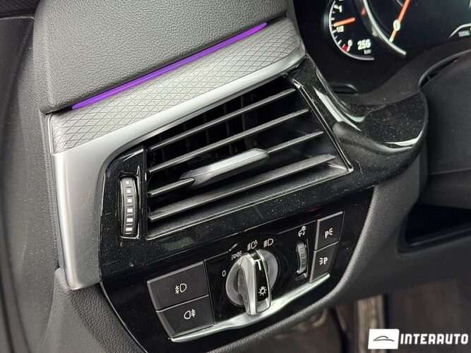 BMW 530e 40 interauto-car