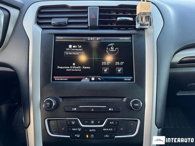 Ford Fusion 36 interauto-car