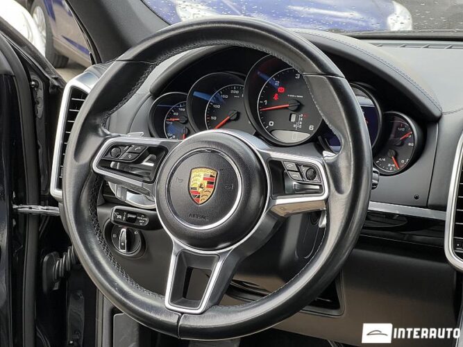 Porsche Cayenne 42 interauto-car