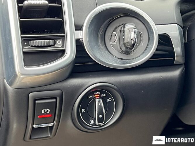 Porsche Cayenne 57 interauto-car