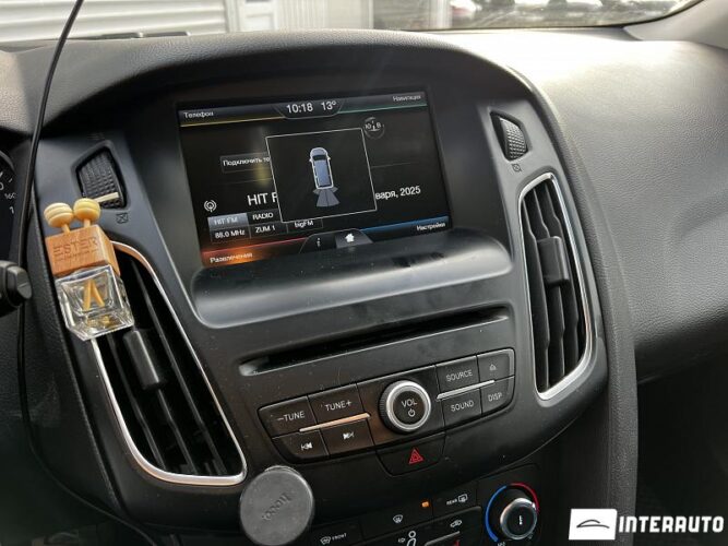 Ford Focus 37 interauto-car