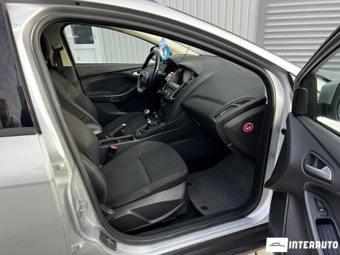Ford Focus 32 interauto-car