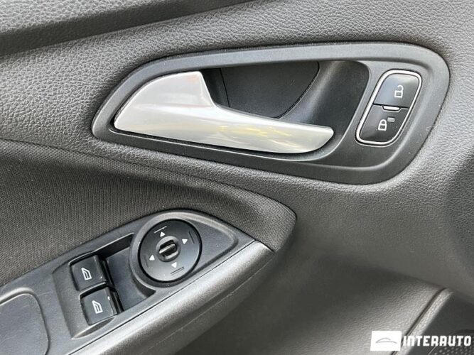 Ford Focus 41 interauto-car