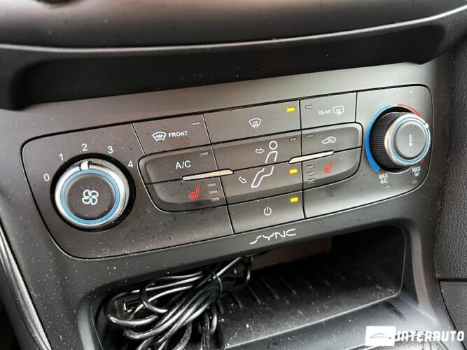 Ford Focus 38 interauto-car