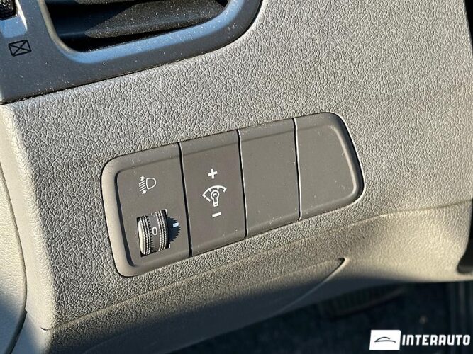 Hyundai Elantra 40 interauto-car