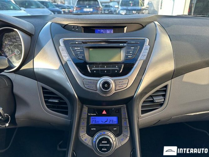 Hyundai Elantra 38 interauto-car