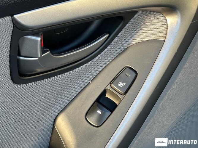 Hyundai Elantra 42 interauto-car