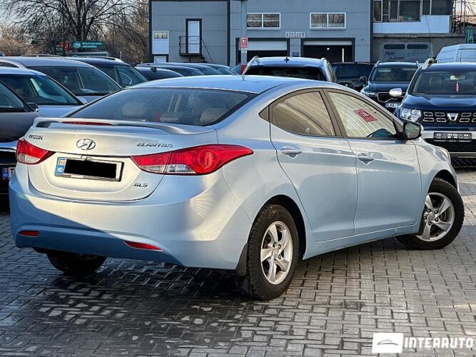 Hyundai Elantra 32 interauto-car