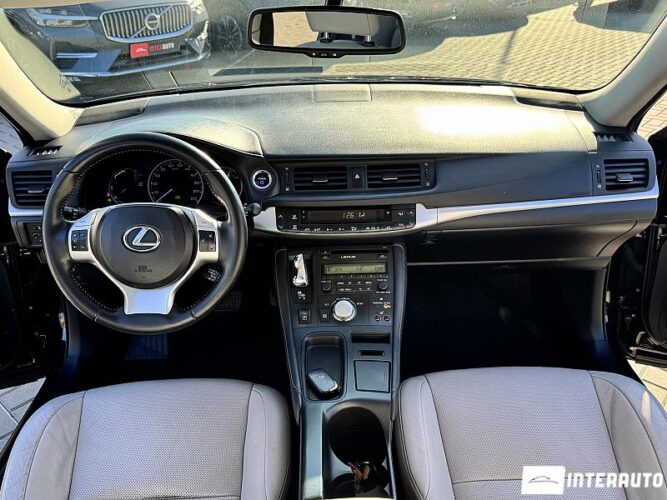 Lexus CT 200h 35 interauto-car