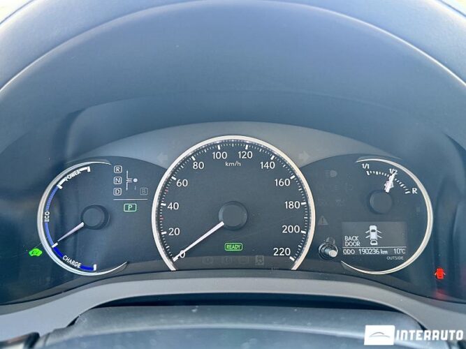 Lexus CT 200h 37 interauto-car