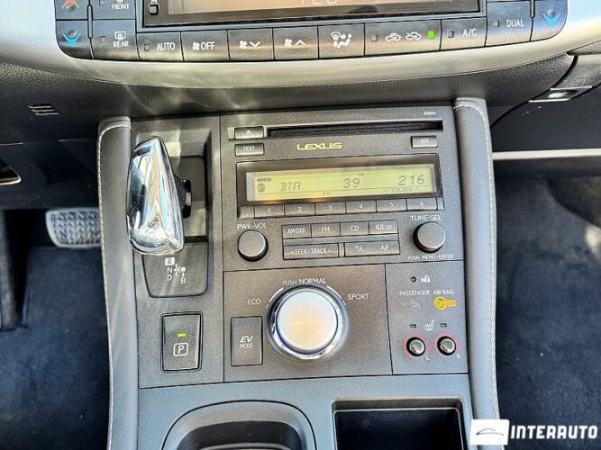 Lexus CT 200h 39 interauto-car