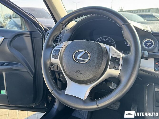 Lexus CT 200h 36 interauto-car