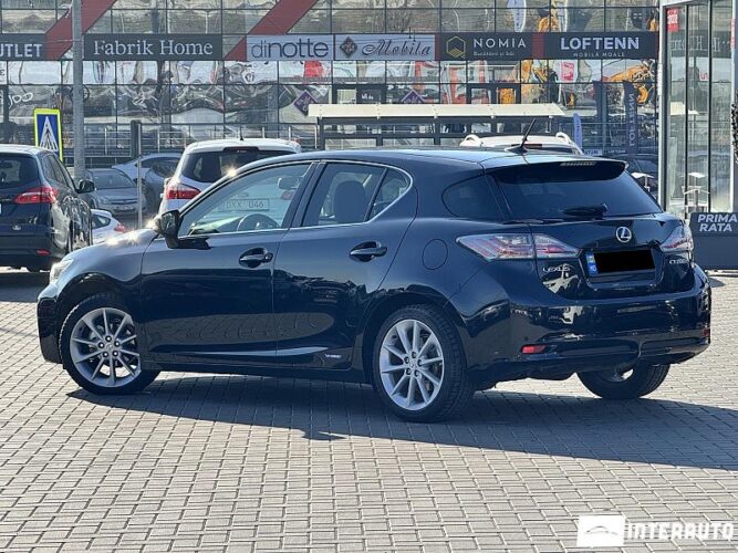 Lexus CT 200h 33 interauto-car