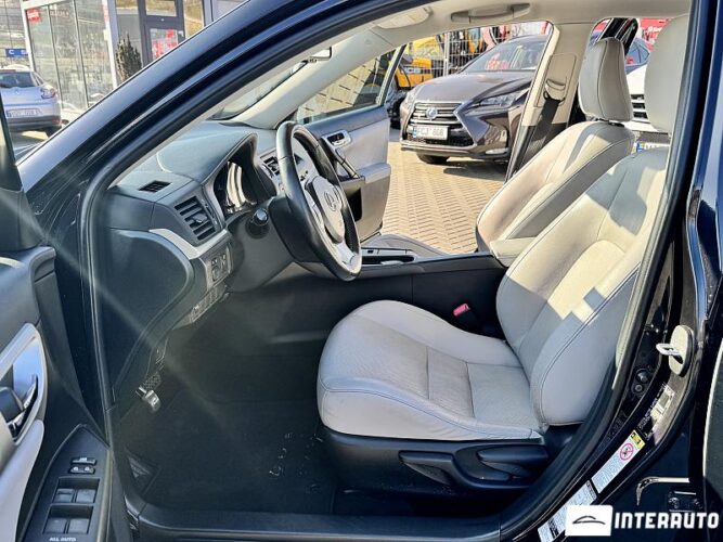 Lexus CT 200h 34 interauto-car