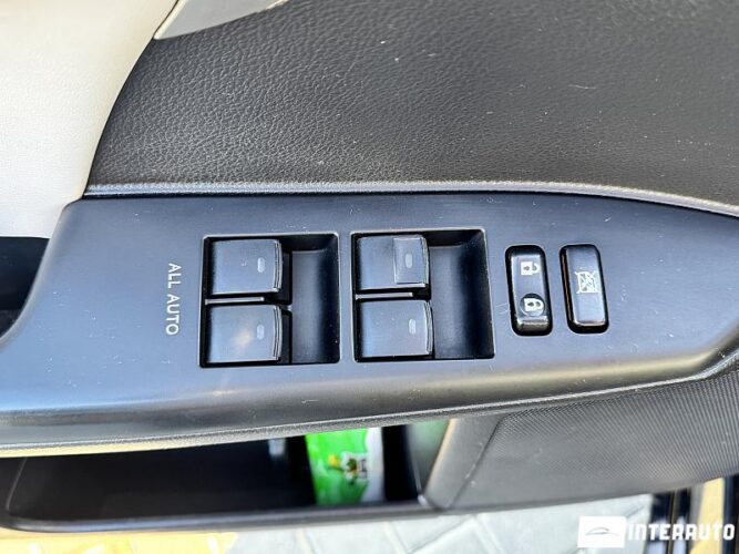 Lexus CT 200h 45 interauto-car