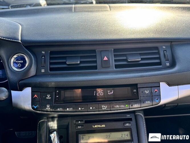 Lexus CT 200h 38 interauto-car