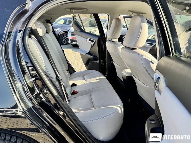 Lexus CT 200h 41 interauto-car