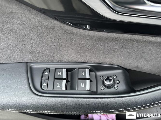 Audi Q7 E-Tron 53 interauto-car