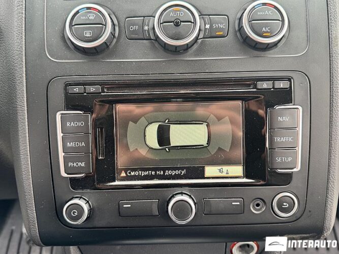 Volkswagen Touran 38 interauto-car