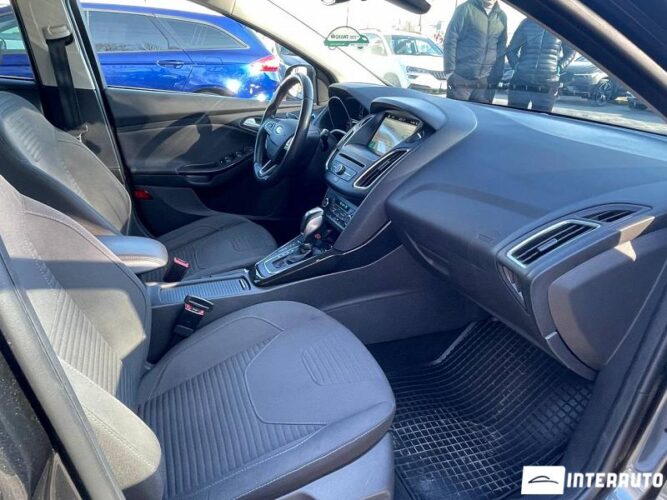 Ford Focus 37 interauto-car