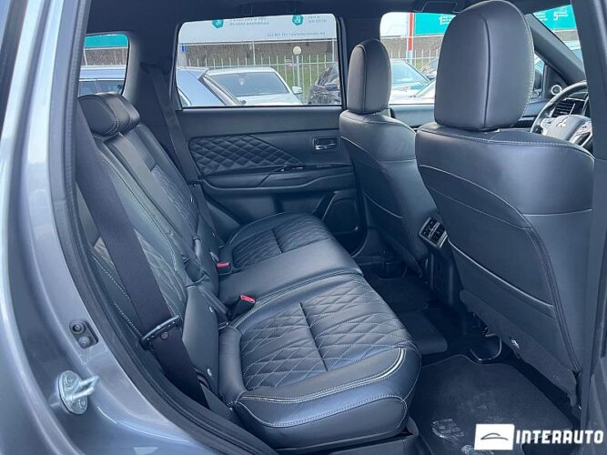 Mitsubishi Outlander 46 interauto-car