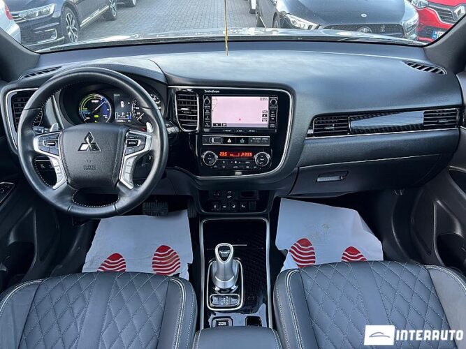 Mitsubishi Outlander 39 interauto-car
