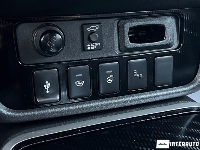 Mitsubishi Outlander 43 interauto-car