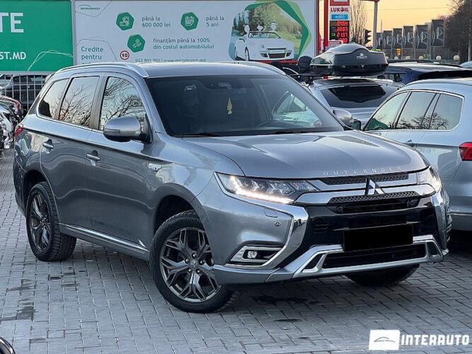 Mitsubishi Outlander 36 interauto-car