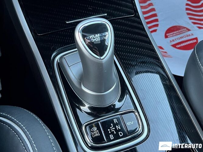 Mitsubishi Outlander 44 interauto-car