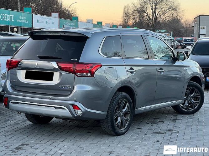 Mitsubishi Outlander 35 interauto-car