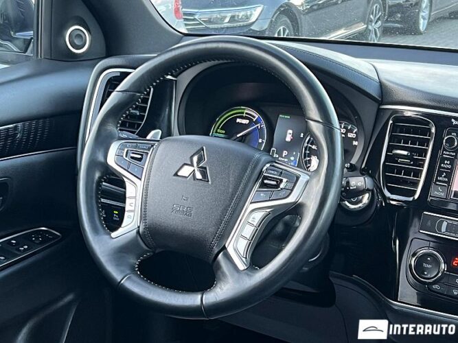 Mitsubishi Outlander 40 interauto-car