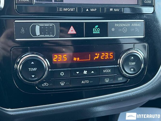 Mitsubishi Outlander 42 interauto-car