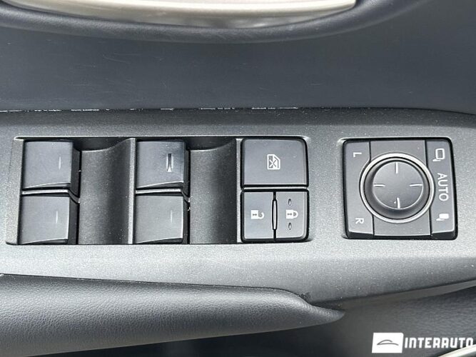 Lexus NX 300H 68 interauto-car