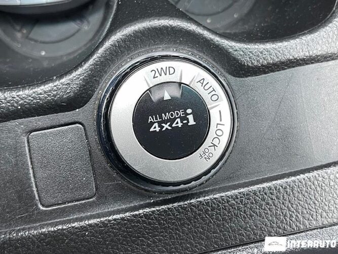 Nissan X-Trail 47 interauto-car